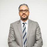 Portrait d'Amine Abdelkefi, fondateur de SYMATIQUE.